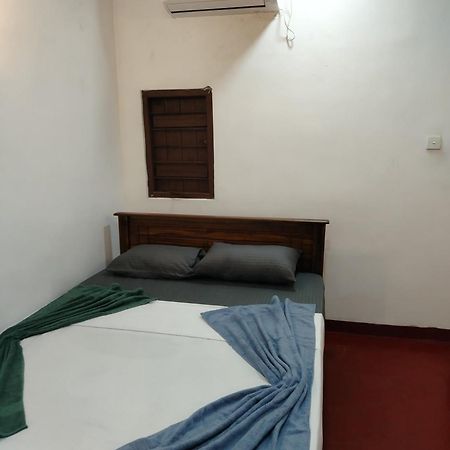 Ocean Oasis Restaurant And Rooms Trincomalee Ngoại thất bức ảnh