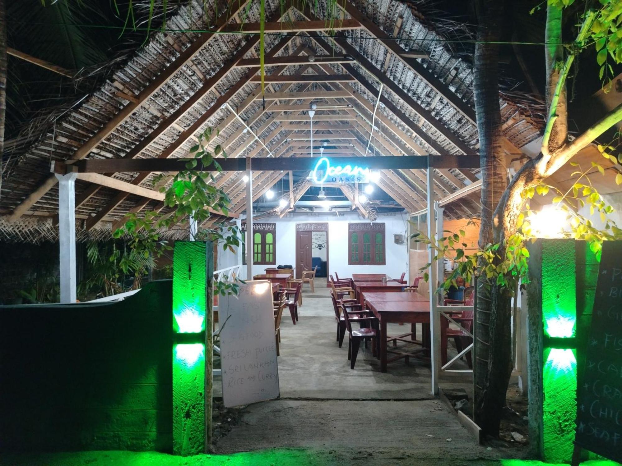 Ocean Oasis Restaurant And Rooms Trincomalee Ngoại thất bức ảnh