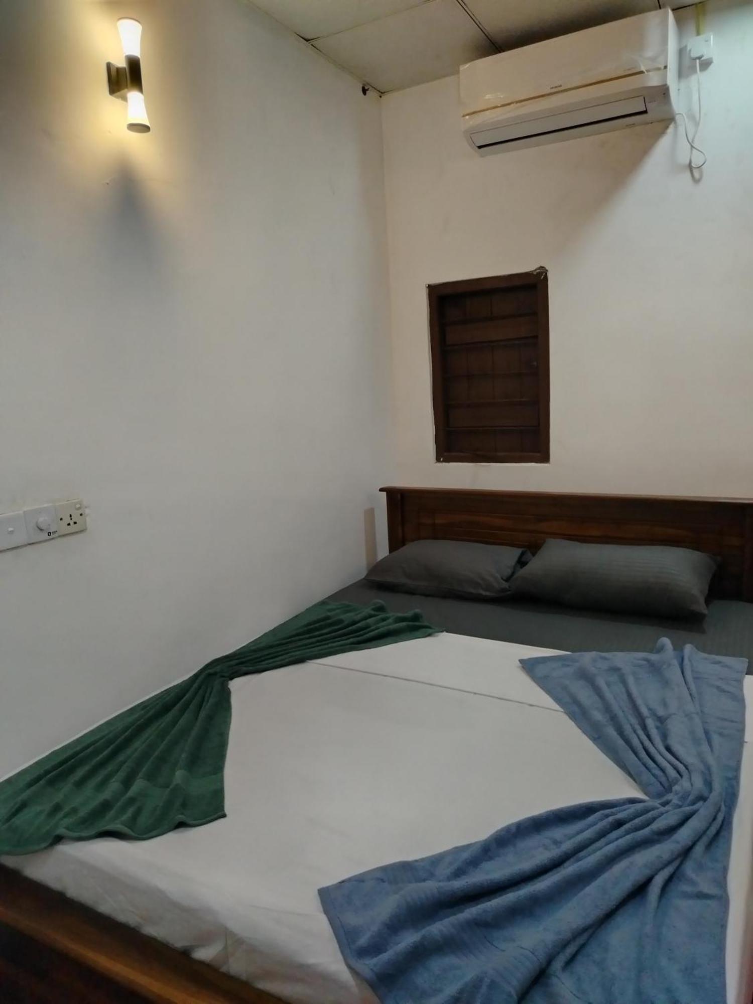 Ocean Oasis Restaurant And Rooms Trincomalee Ngoại thất bức ảnh